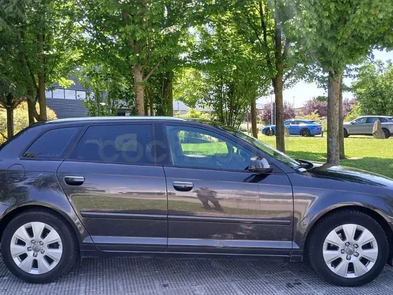Usado Audi A3 Ambition 105 CV (77 kW) 2012 Negro Utilitario