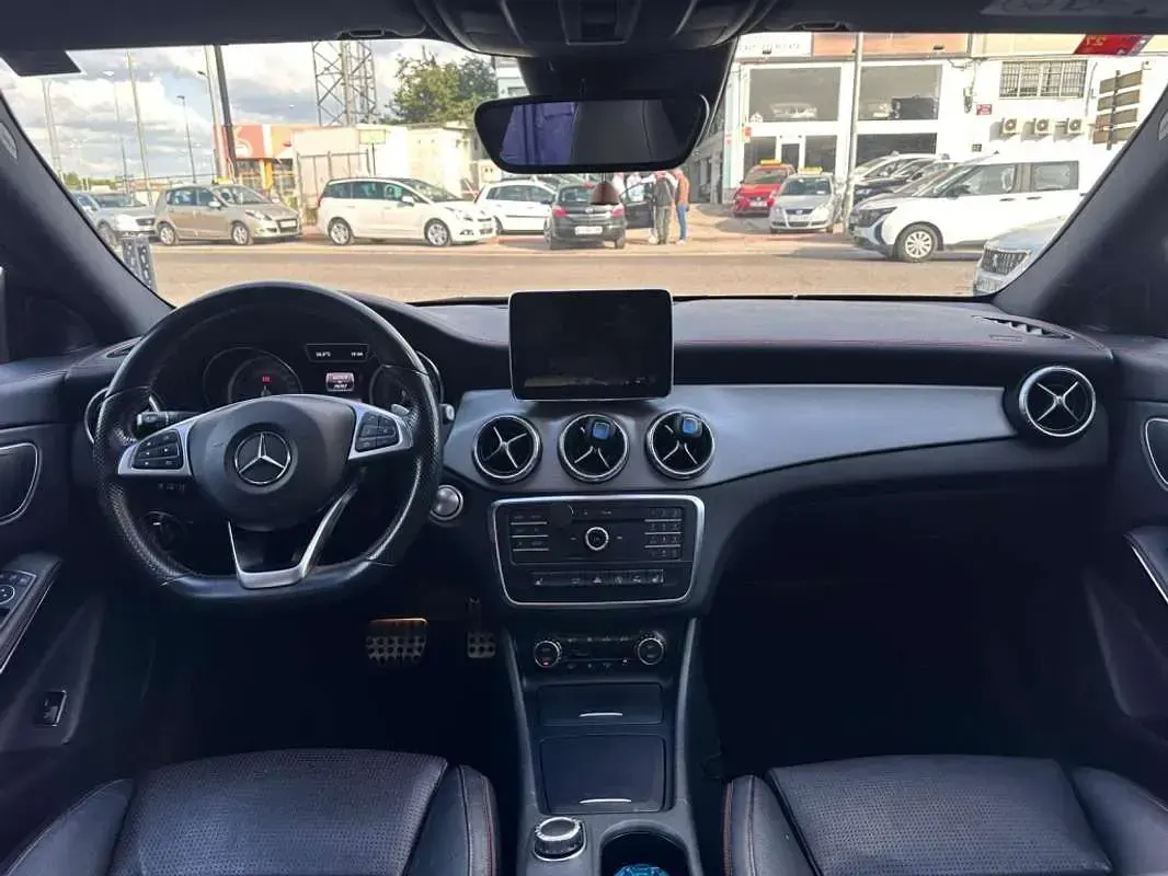Käytetty Mercedes CLA200 AMG line 156 HP (114 kW) 2016 Punainen Coupe - kaksiovinen
