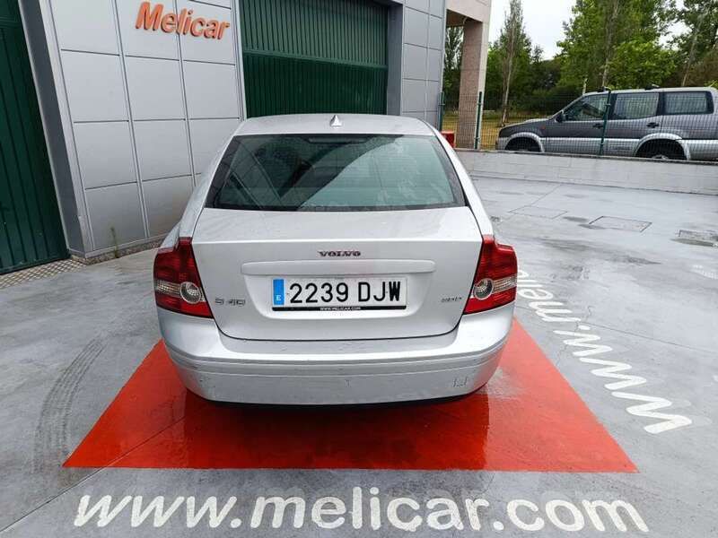 Usado Volvo S40 Momentum 136 CV (100 kW) 2005 Gris Berlina