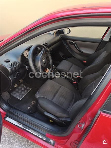 Usado Seat Leon Sport 150 CV (110 kW) 2004 Rojo Utilitario