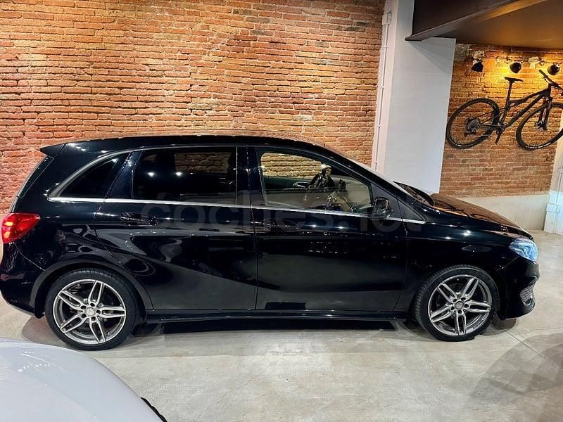 Usado Mercedes B180 122 CV (89 kW) 2017 Negro Monovolumen
