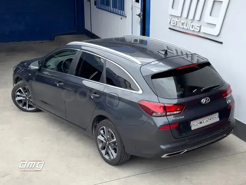 Usado Hyundai i30 N Line 100 CV (73 kW) 2024 Gris / plata Familiar
