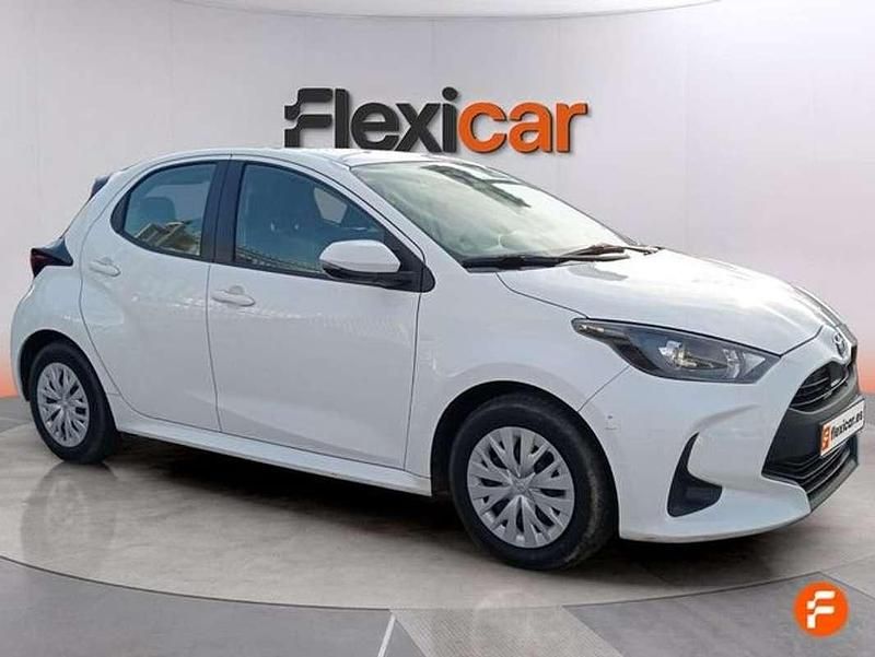 Usado Toyota Yaris Hybrid Active 116 CV (85 kW) 2021 Blanco Utilitario