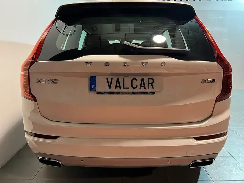 Usado Volvo XC90 Momentum 235 CV (172 kW) 2020 Blanco SUV