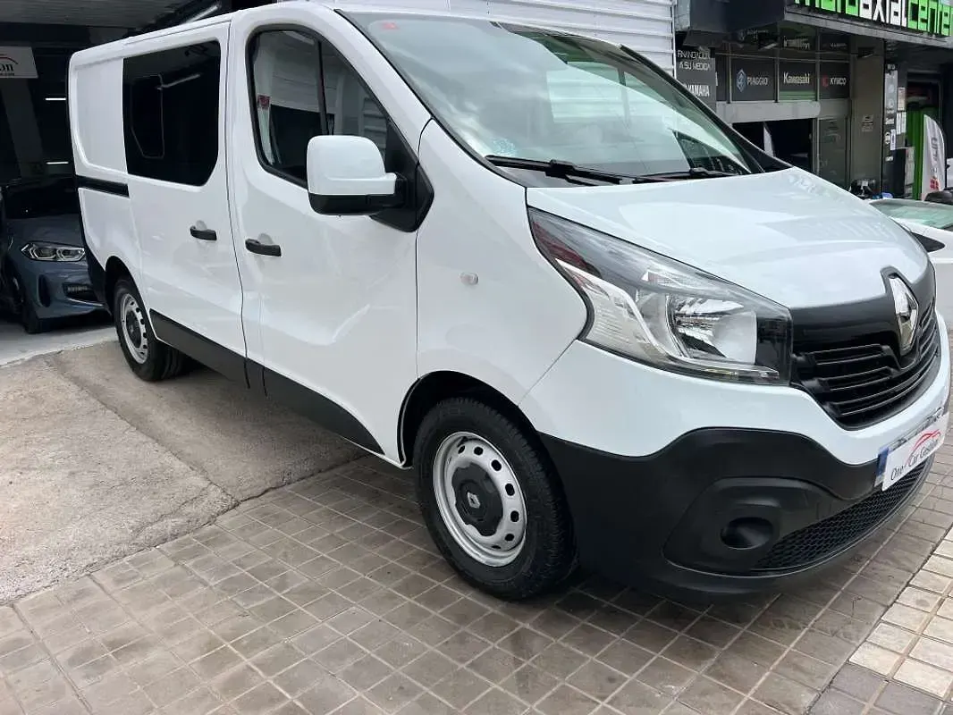 Usado Renault Trafic 95 CV (69 kW) 2018 Blanco Monovolumen