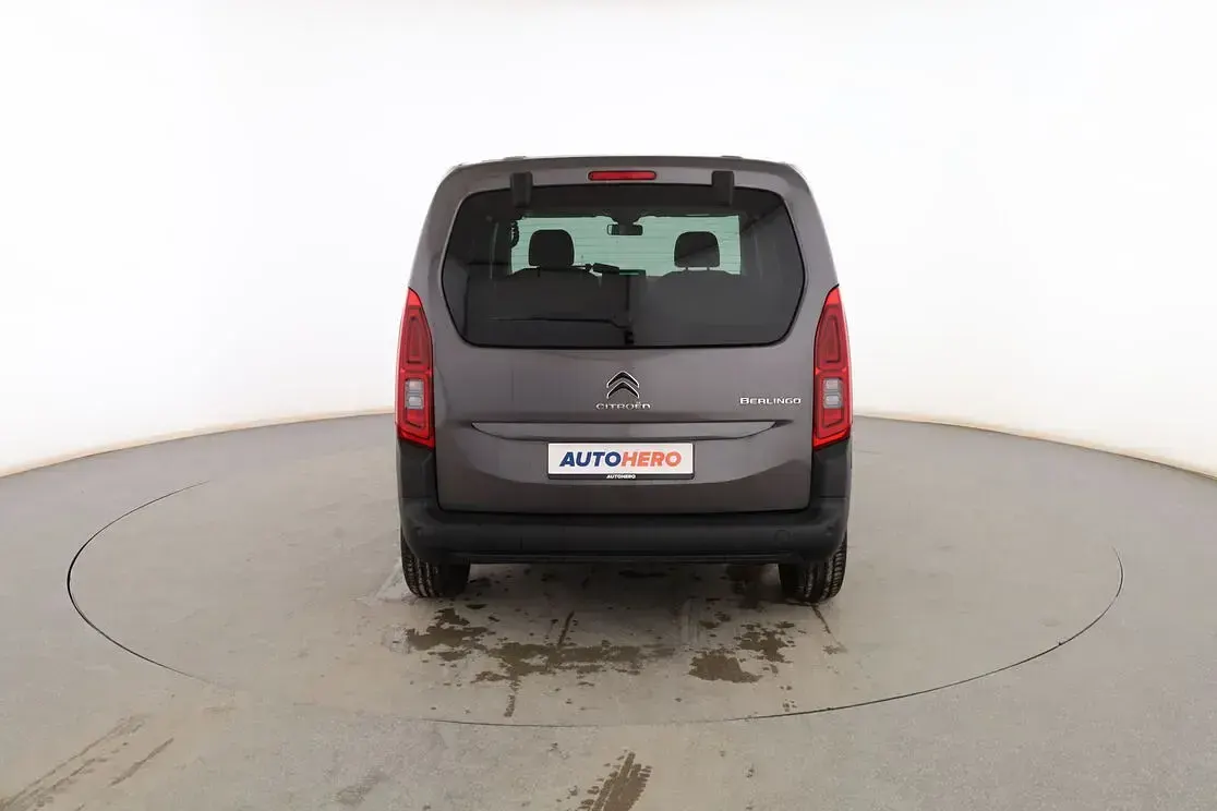 Usado Citroën Berlingo Shine 102 CV (75 kW) 2020 Gris / plata Monovolumen