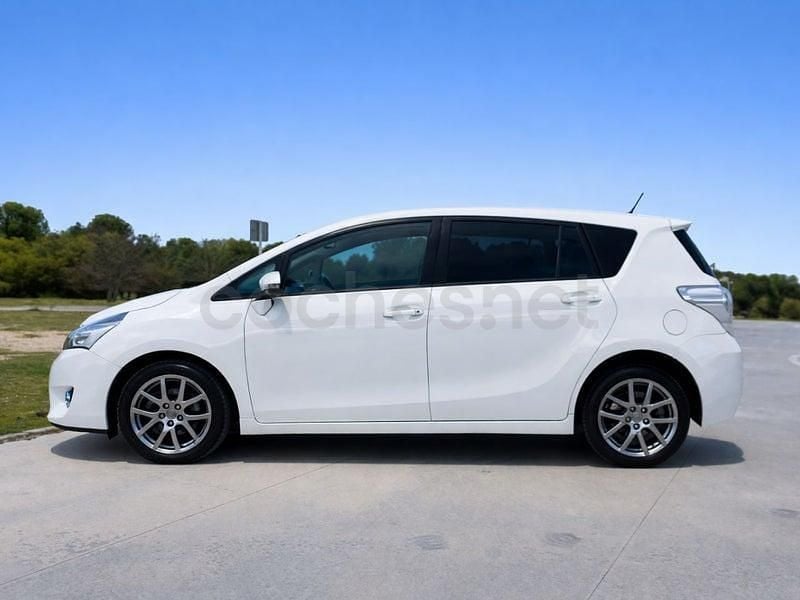 Usado Toyota Verso Advance 112 CV (82 kW) 2014 Blanco Monovolumen
