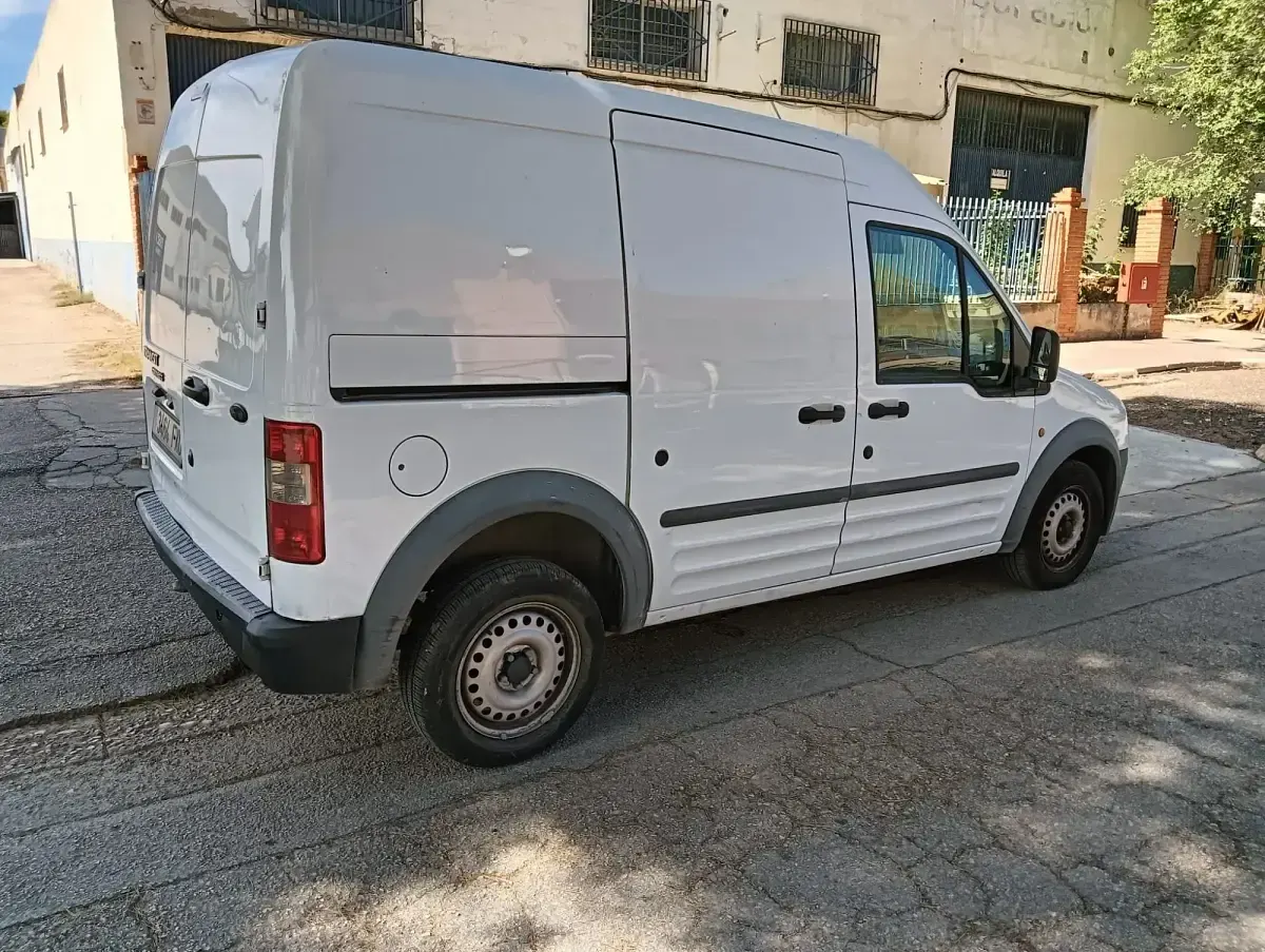 Usado Ford Transit Connect 90 CV (66 kW) 2006 Blanco Monovolumen