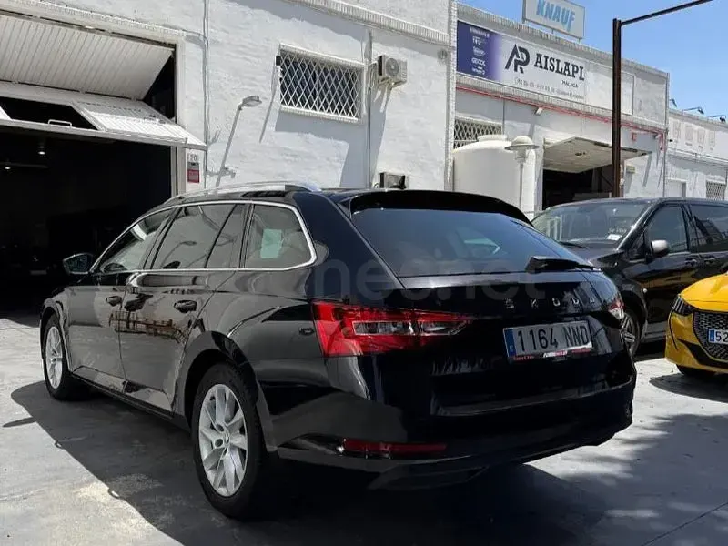 Usado Skoda Superb Style 150 CV (110 kW) 2021 Negro Familiar