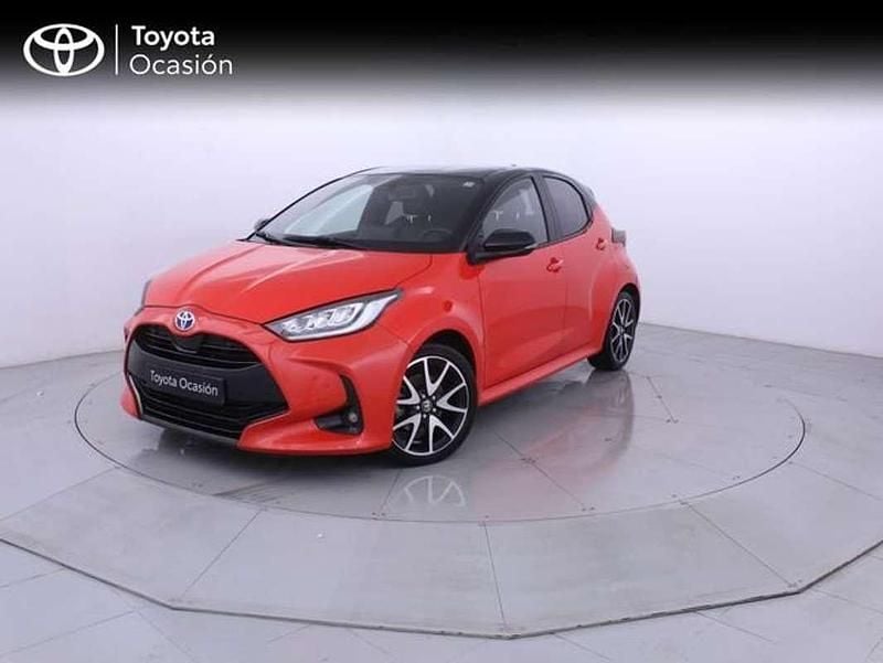Rojo Usado 2022 Toyota Yaris Hybrid Style Utilitario | 17.250 € (Precio justo) - Imagen 1/4