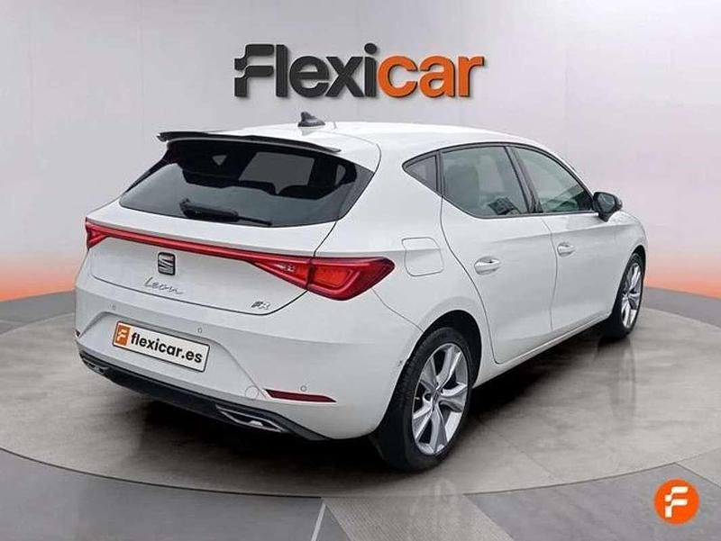 Usado Seat Leon ST FR 150 CV (110 kW) 2022 Blanco Familiar
