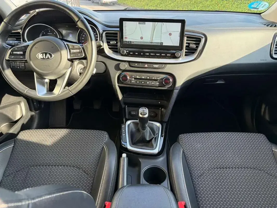 Usado Kia Ceed 136 CV (100 kW) 2020 Azul Utilitario