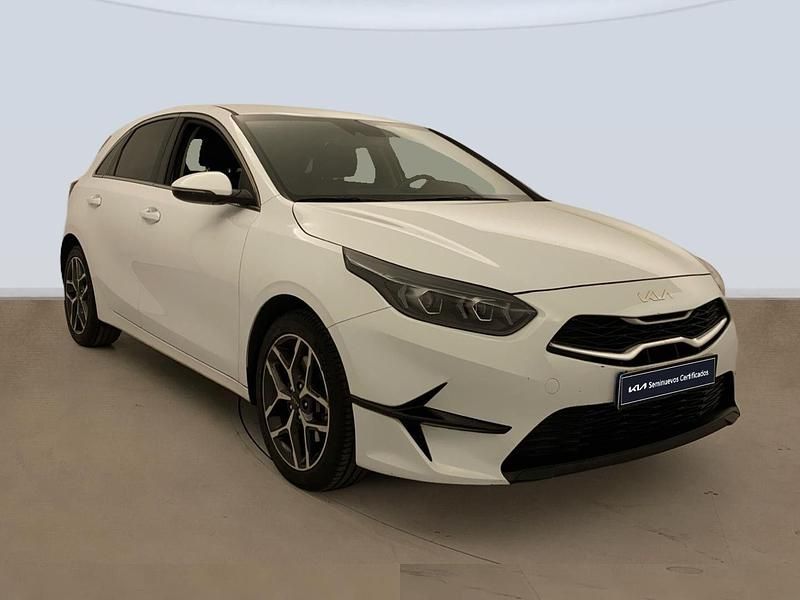 Usado Kia Ceed 101 CV (74 kW) 2022 Blanco Utilitario
