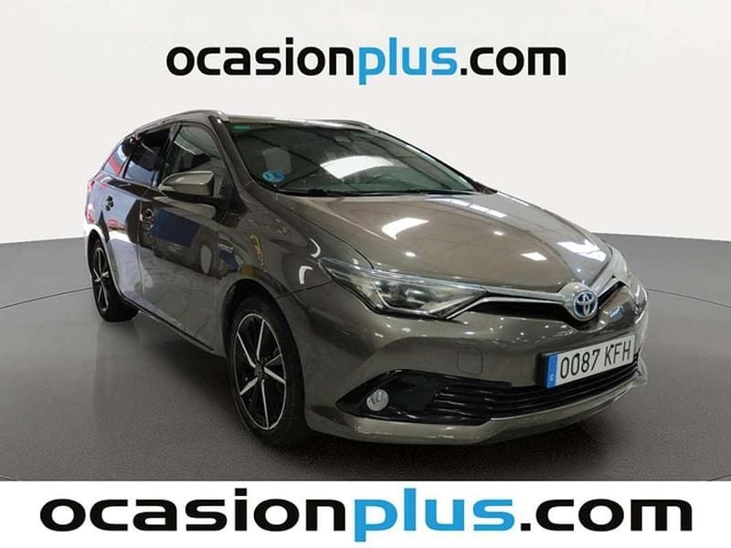Usado Toyota Auris Touring Sports Edition 136 CV (100 kW) 2017 Gris Familiar
