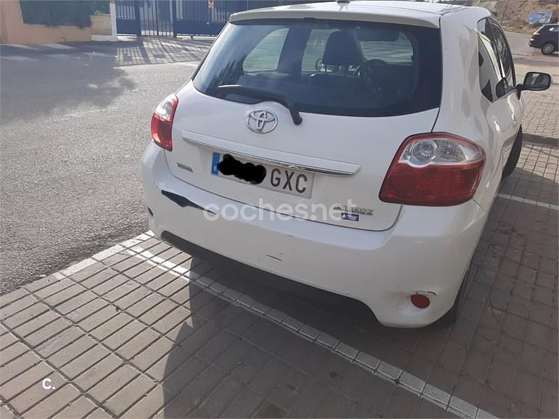 Usado Toyota Auris Active 90 CV (66 kW) 2010 Blanco Utilitario
