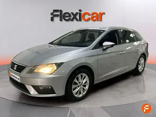 Usado Seat Leon Style 115 CV (84 kW) 2019 Gris