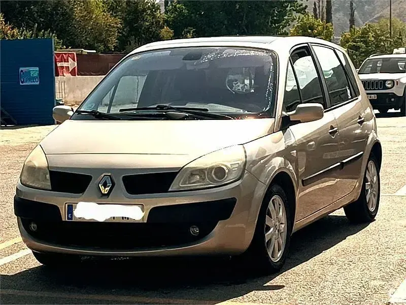 Usado Renault Scénic II 110 CV (80 kW) 2007 Beige Monovolumen