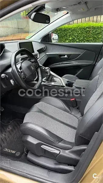 Usado Peugeot 3008 Allure 130 CV (95 kW) 2017 Beige SUV