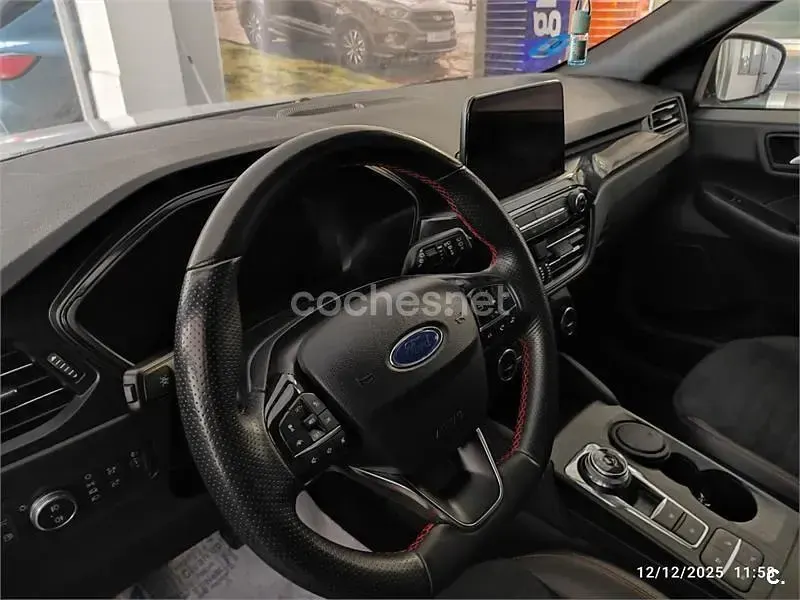 Usado Ford Kuga ST-Line X 225 CV (165 kW) 2021 Blanco SUV