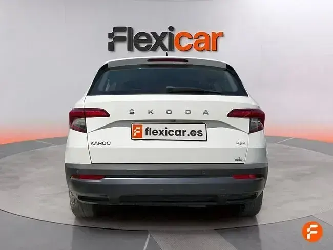 Usado Skoda Karoq Ambition 150 CV (110 kW) 2020 Blanco SUV