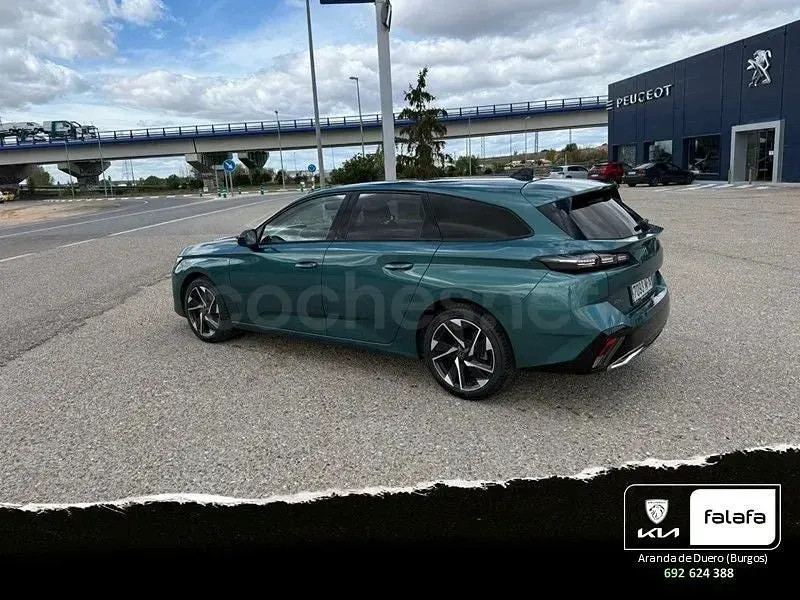 Usado Peugeot 308 SW Allure 130 CV (95 kW) 2023 Verde Familiar