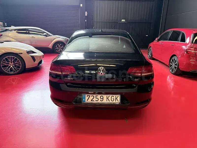 Usado VW Passat Advance 120 CV (88 kW) 2017 Negro Berlina