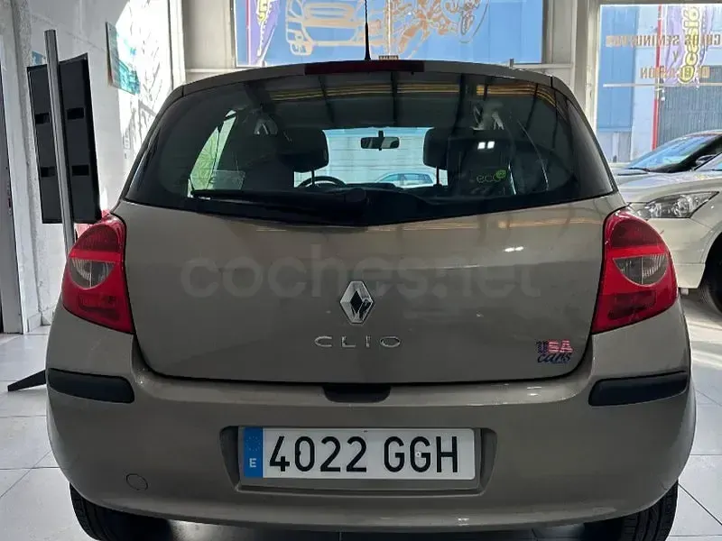 Usado Renault Clio II Authentique 75 CV (55 kW) 2008 Beige Berlina