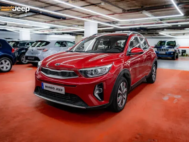 Usado Kia Stonic 100 CV (73 kW) 2021 Granate SUV