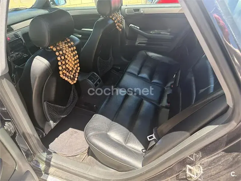 Usado Audi A6 150 CV (110 kW) 1999 Azul Familiar