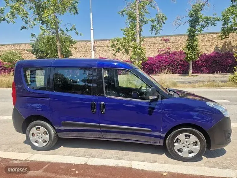 Usado Opel Combo 90 CV (66 kW) 2015 Azul Monovolumen