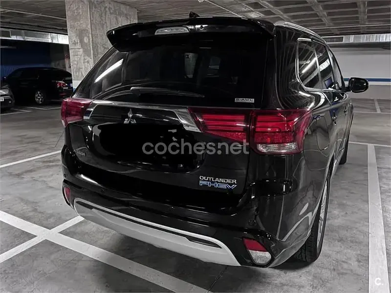 Usado Mitsubishi Outlander P-HEV 224 CV (164 kW) 2019 Negro SUV