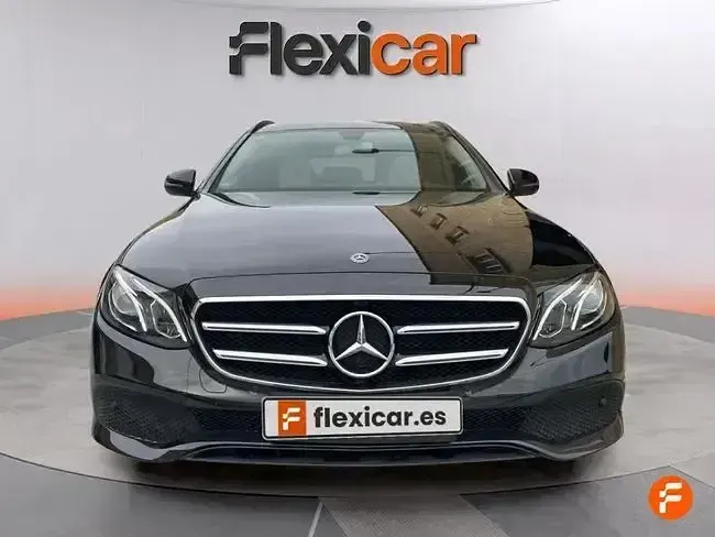 Usado Mercedes E220 194 CV (142 kW) 2019 Negro Familiar