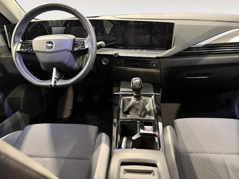 Usado Opel Astra Edition 130 CV (95 kW) 2023 Gris/plata