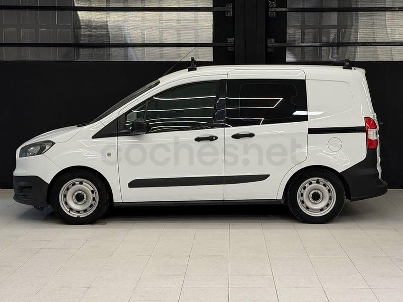 Usado Ford Tourneo Courier Ambiente 75 CV (55 kW) 2015 Blanco Monovolumen