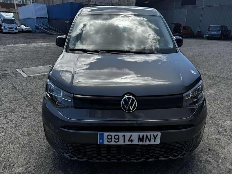 Usado VW Caddy 102 CV (75 kW) 2024 Gris Monovolumen