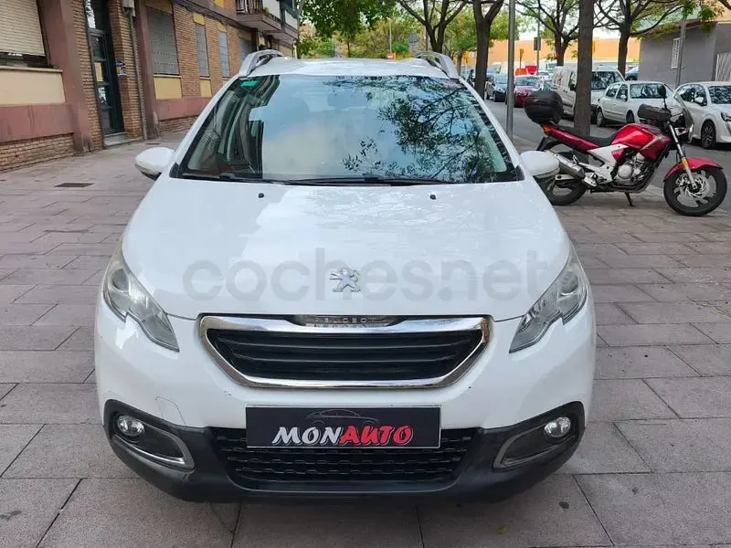 Usado Peugeot 2008 Allure 100 CV (73 kW) 2015 Blanco SUV
