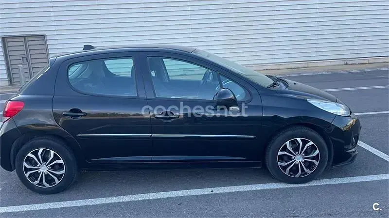 Usado Peugeot 207 Access 75 CV (55 kW) 2011 Negro Berlina