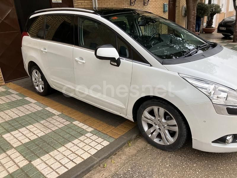 Usado Peugeot 5008 Sport 112 CV (82 kW) 2011 Blanco Monovolumen