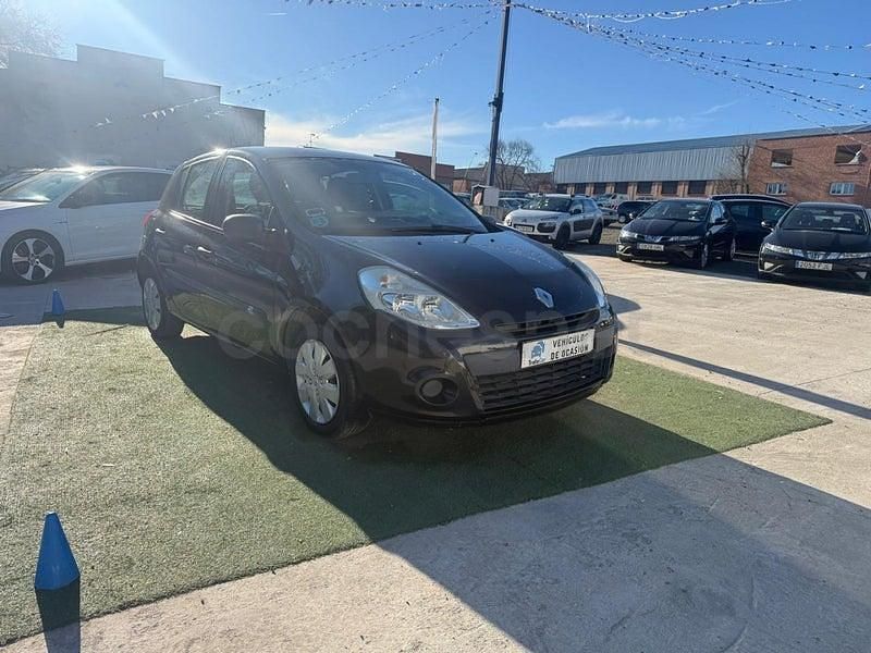 Usado Renault Clio II Authentique 75 CV (55 kW) 2010 Negro Berlina