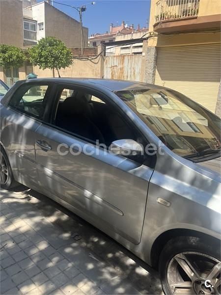 Gris / plata Usado 2004 Fiat Stilo Dynamic Berlina | 1400 € (Precio justo) - Imagen 1/1