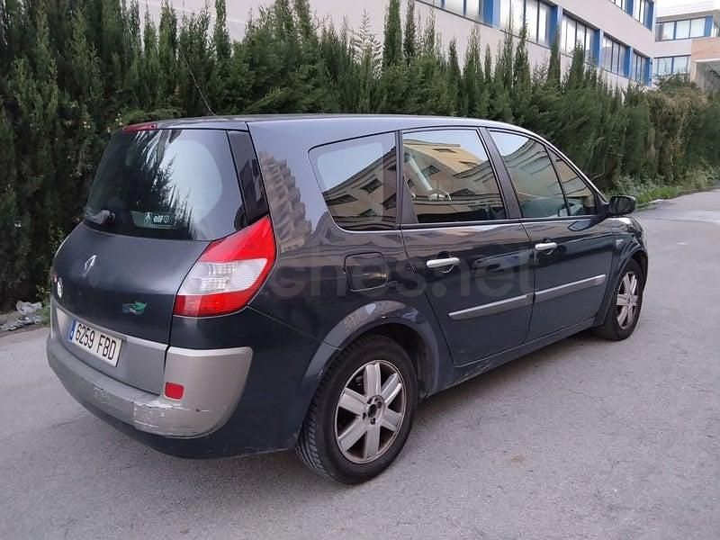 Usado Renault Grand Scénic II Dynamique 105 CV (77 kW) 2007 Negro Monovolumen