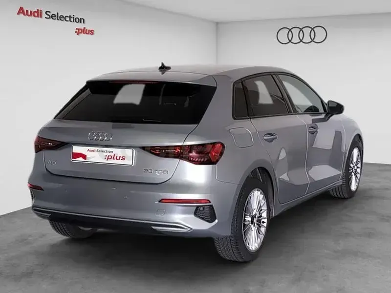 Usado Audi A3 Advanced Plus 110 CV (80 kW) 2023 Gris / plata Berlina