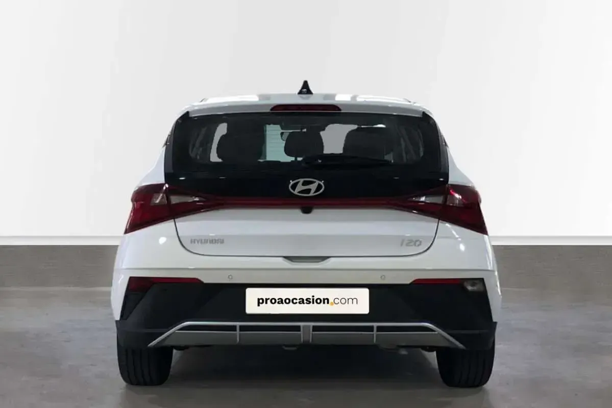 Usado Hyundai i20 84 CV (61 kW) 2024 Blanco Utilitario