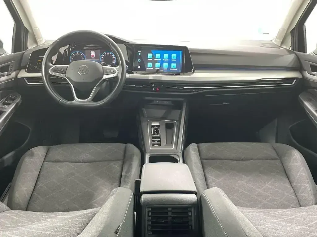 Usado VW Golf VIII Life 115 CV (84 kW) 2024 Negro Berlina