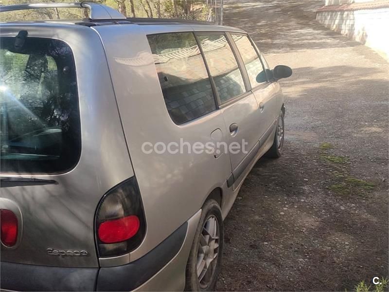 Usado Renault Grand Espace 130 CV (95 kW) 2002 Gris / plata Monovolumen