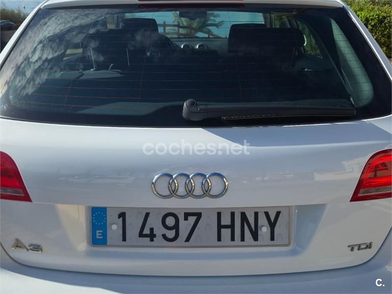 Usado Audi A3 Attraction 105 CV (77 kW) 2013 Blanco Berlina