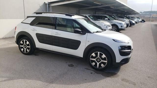 Usado Citroën C4 Cactus Feel 110 CV (80 kW) 2015 Blanco Utilitario