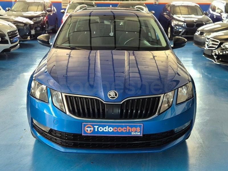 Usado Skoda Octavia Ambition 115 CV (84 kW) 2018 Azul Familiar
