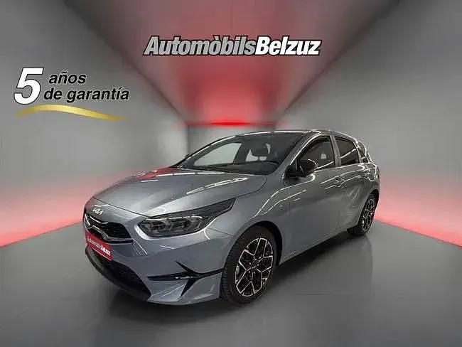 Używany Kia Ceed 101 KM (74 kW) 2025 Szary Hatchback