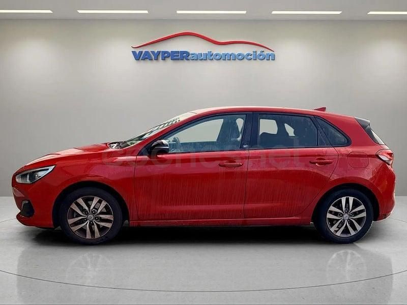 Usado Hyundai i30 120 CV (88 kW) 2018 Rojo Berlina
